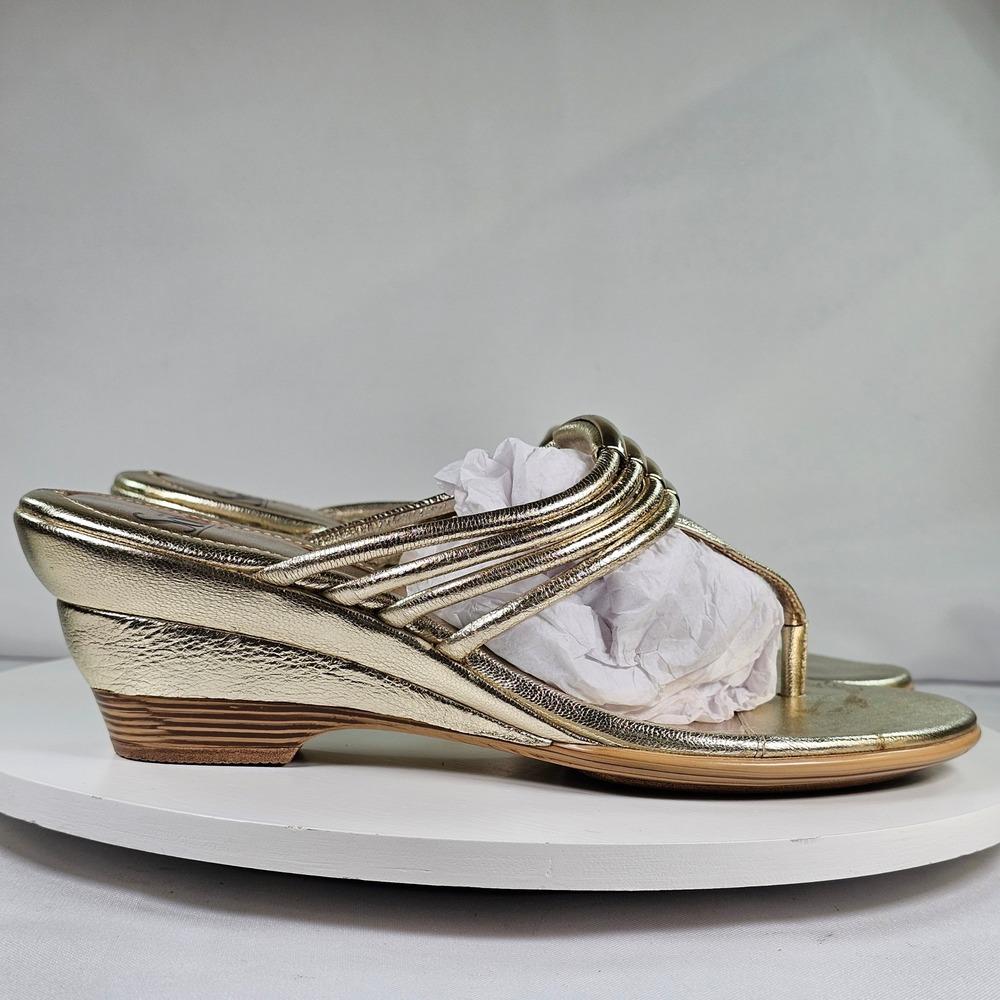 Sofft Gold Metallic Leather Wedge Thong Sandals Womens 7.5 M 1259095 Strappy - Picture 2 of 9